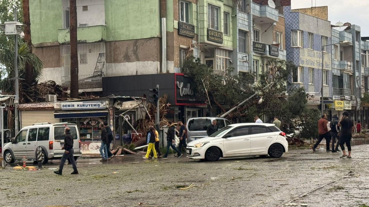 Sağanak ve dolu vurdu: Çok sayıda yaralı var