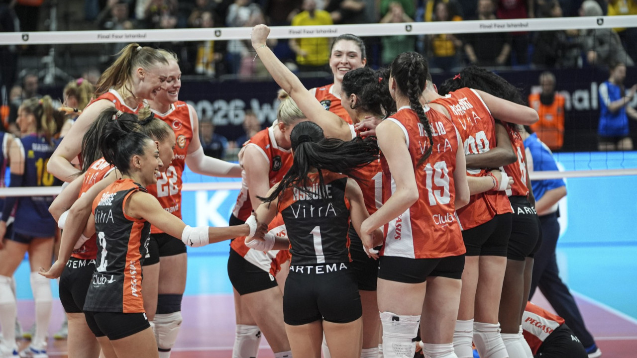 Şampiyonlar Ligi'nde Türk finali: Eczacıbaşı Dynavit, VakıfBank'ın rakibi oldu