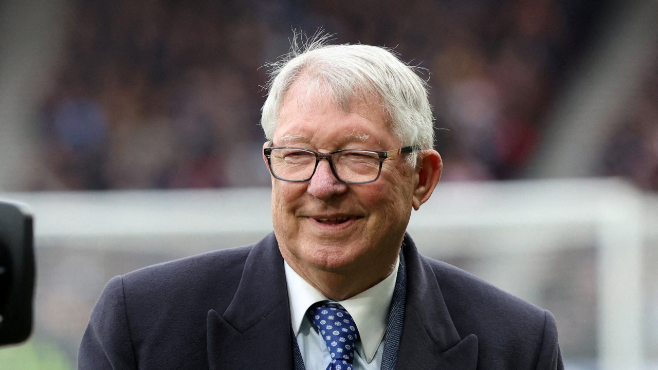 Sir Alex Ferguson, Old Trafford'da fenalaştı, hastaneye kaldırıldı