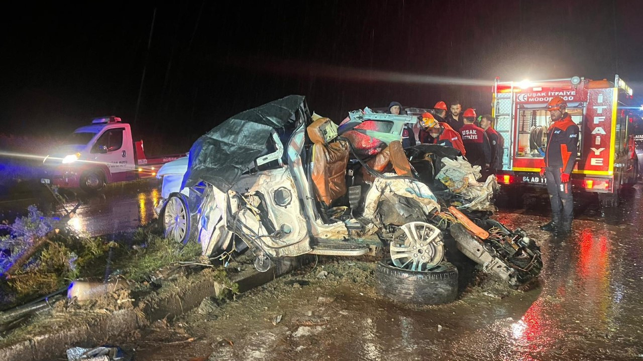 Uşak'ta zincirleme kaza: 4 ölü, 34 yaralı