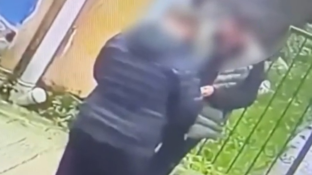 Zehir satarken kameralara takıldı