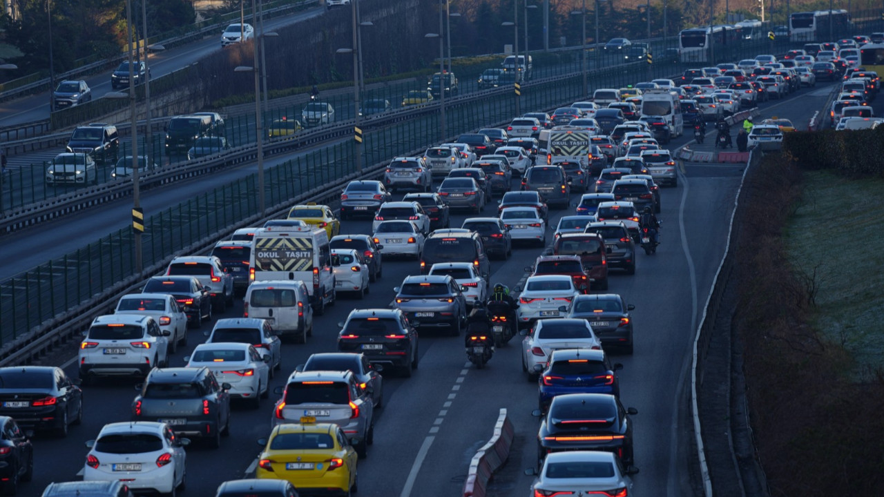 İstanbul trafiği pazartesi kırmızısı