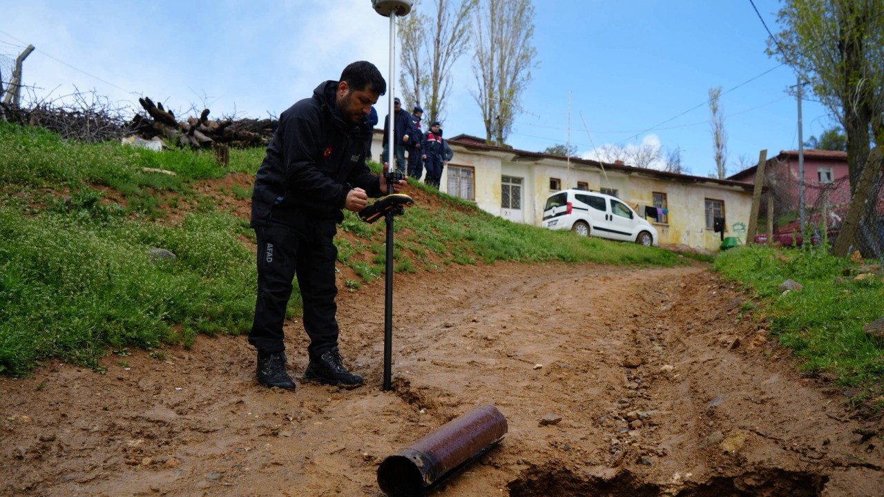 Köy diken üstünde: 9 ev zarar gördü