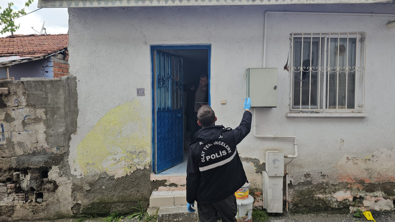 Yaşlı adamın evine ateş açtılar
