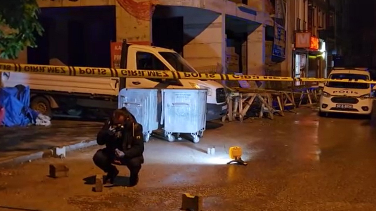 Sevgilisinden ayrılıp alkol alan şahıs etrafa rastgele ateş etti