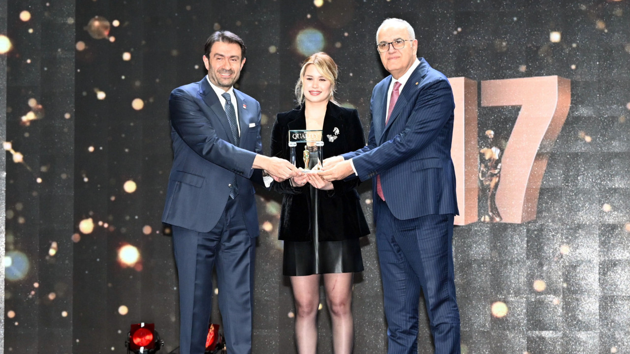 Defne Kurt'a "Yılın Sporcusu" ödülü