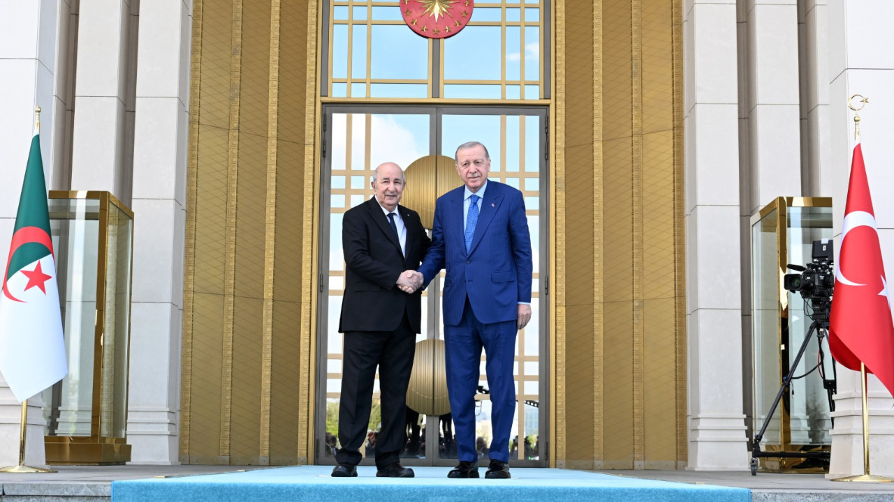 Erdoğan, Cezayirli mevkidaşıyla bir araya geldi