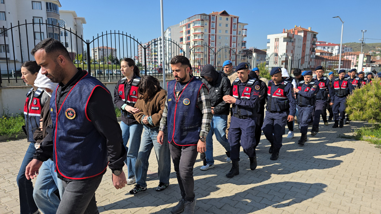 980 milyon liralık para trafiğine operasyon: 14 gözaltı