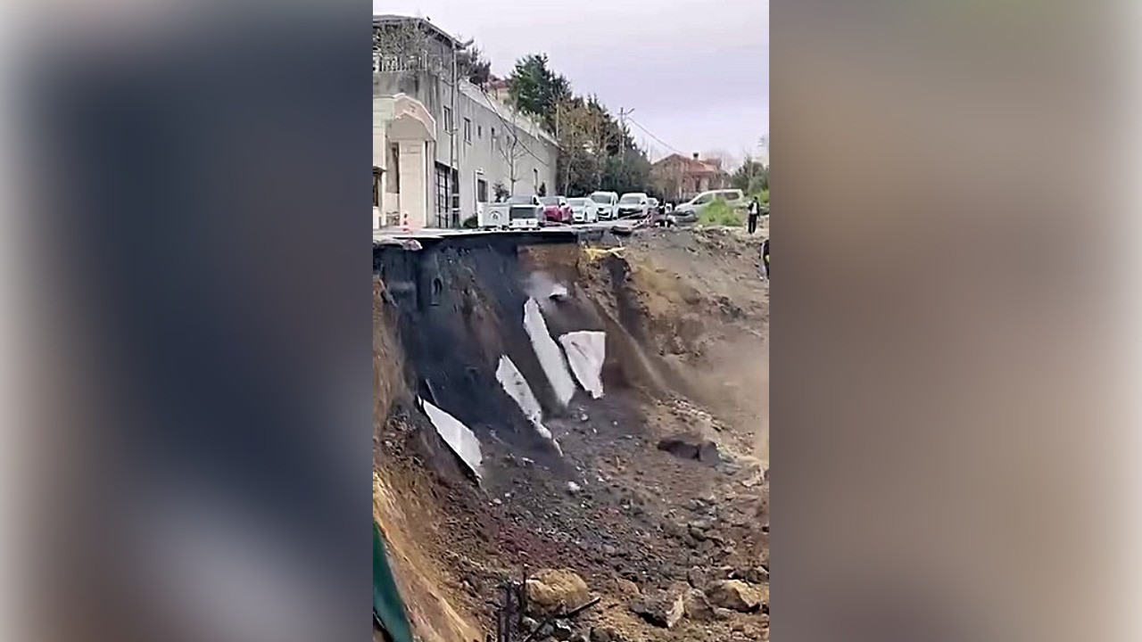 Beylikdüzü’nde inşaat çalışması sırasında yol çöktü