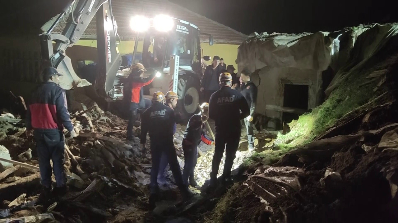 Sivas’ta ağılda çatı çöktü: 13 küçükbaş hayvan öldü
