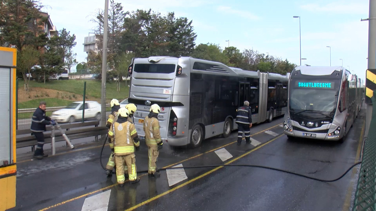 Üsküdar’da metrobüste korkutan yangın