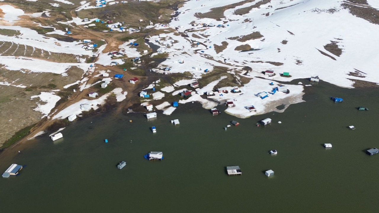 Erciyes eridi, çadırlar su altında kaldı