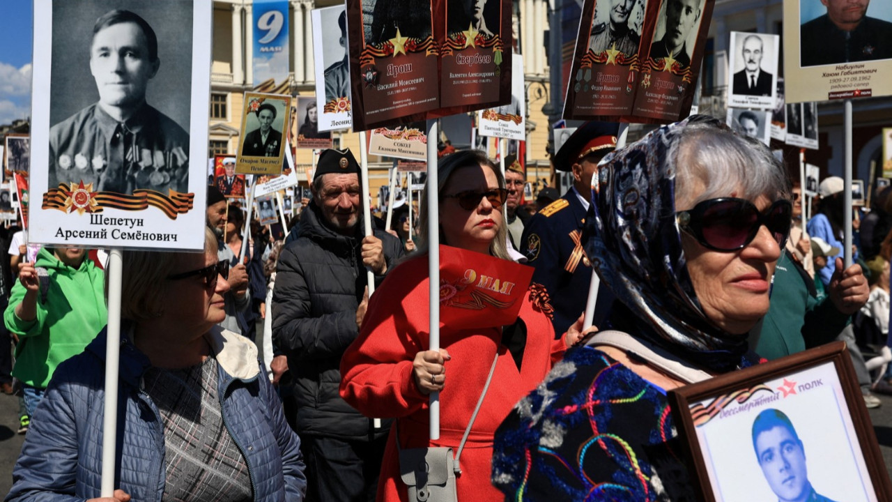 Saldırı tehditleri gölgesinde kutlama: Keskin nişancılar konuşlandı