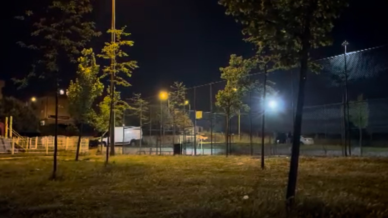 Parkta bıçaklı kavga: 2 yaralı