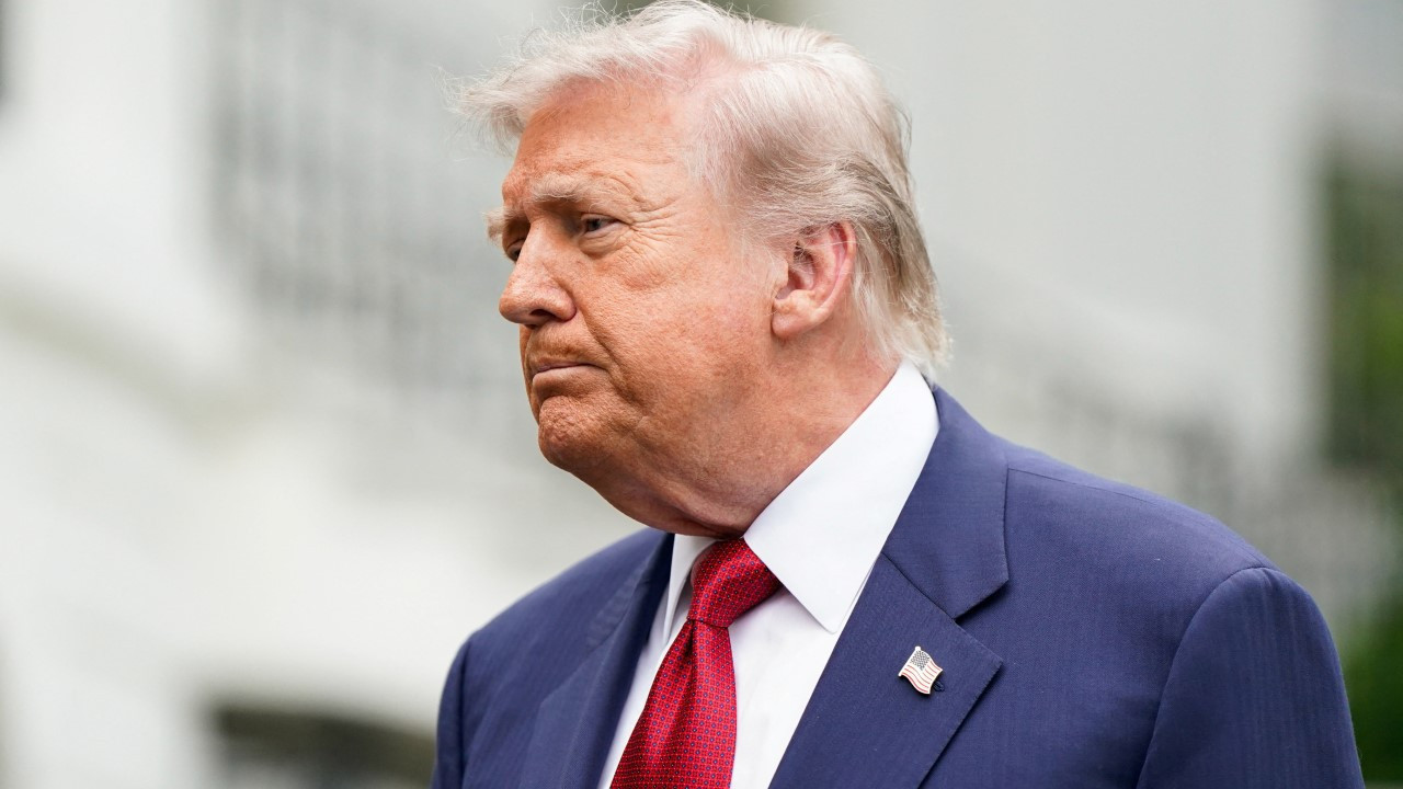 Trump tehdit etti: 'Yaklaşanı vururuz'