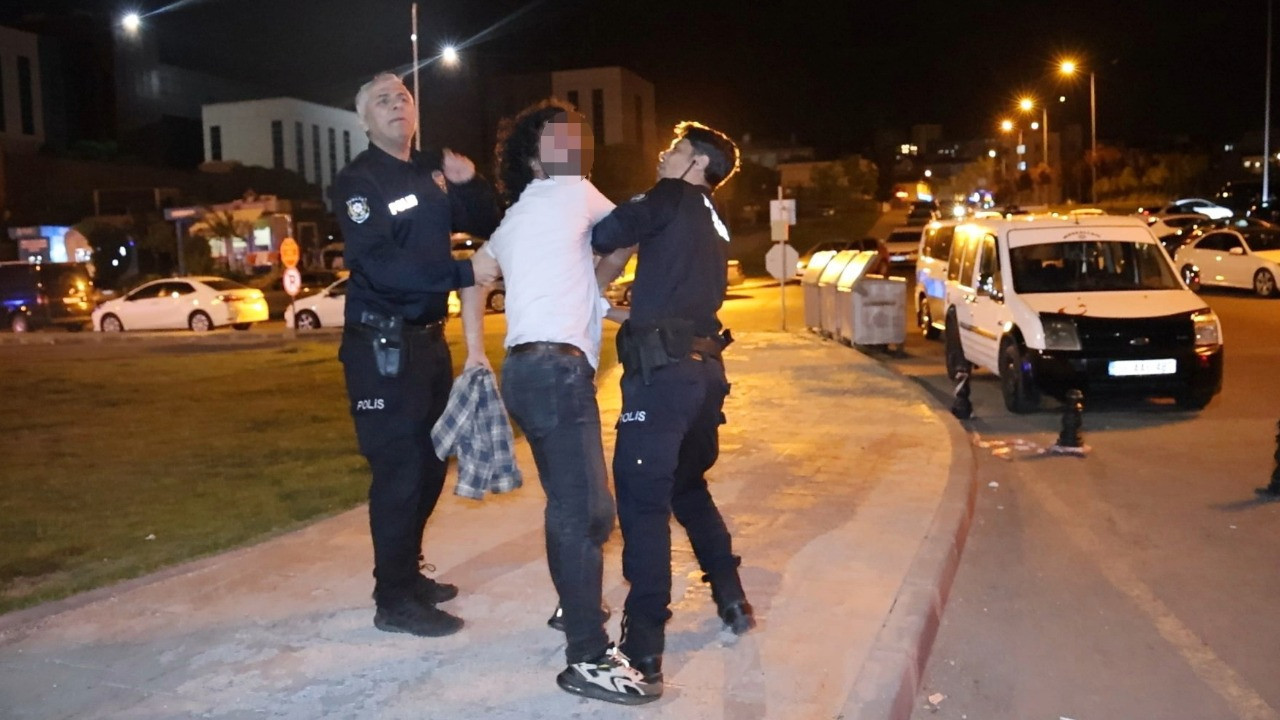 Anneleri için ambulans çağırdılar bıçakla birbirlerine girdiler