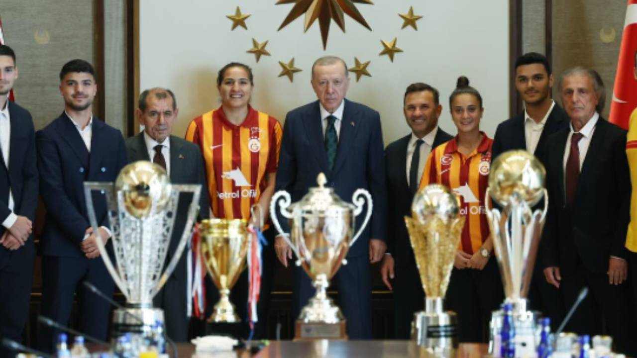 Cumhurbaşkanı Erdoğan'dan Okan Buruk'a tebrik telefonu