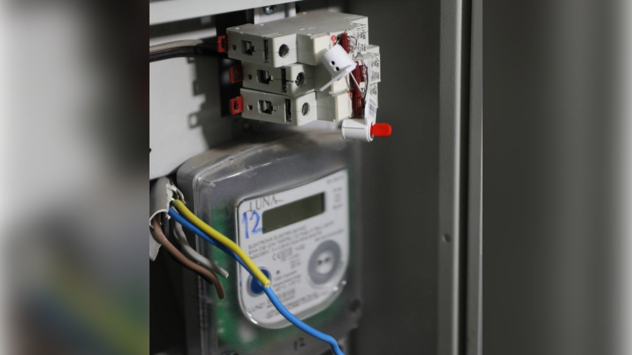 Ev sahibinin 160 bin liralık borcu yüzünden tüm bina elektriksiz kaldı