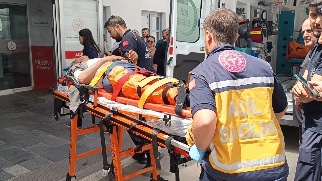 Yolcu treni çarptı: Ölümden döndü