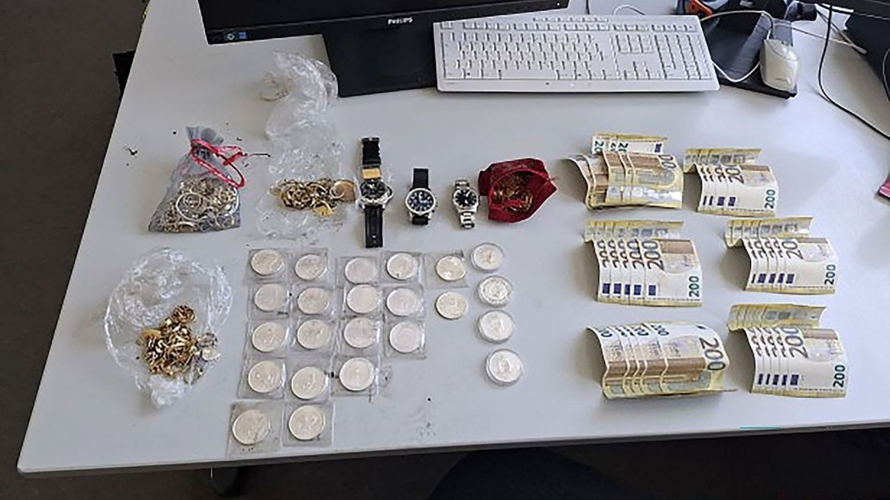 Anaokulu çocuğu parkta hazine buldu