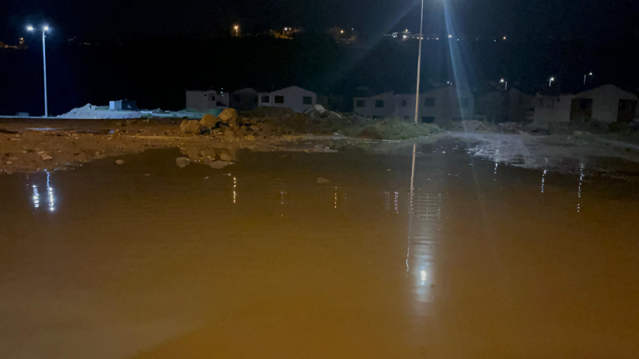 Kayseri'de sağanak alarmı: Ev ve bahçelerini su bastı