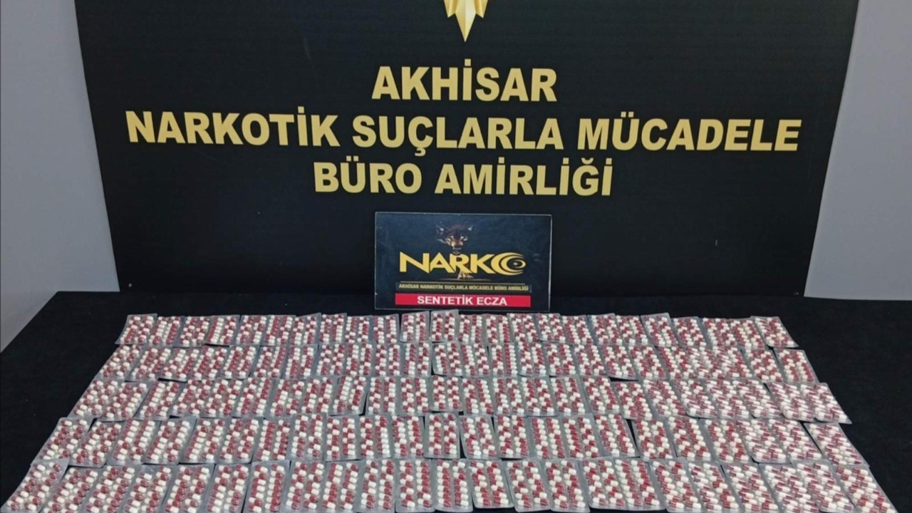 Manisa’da uyuşturucu operasyonu: İş yeri ve araçta binlerce hap bulundu