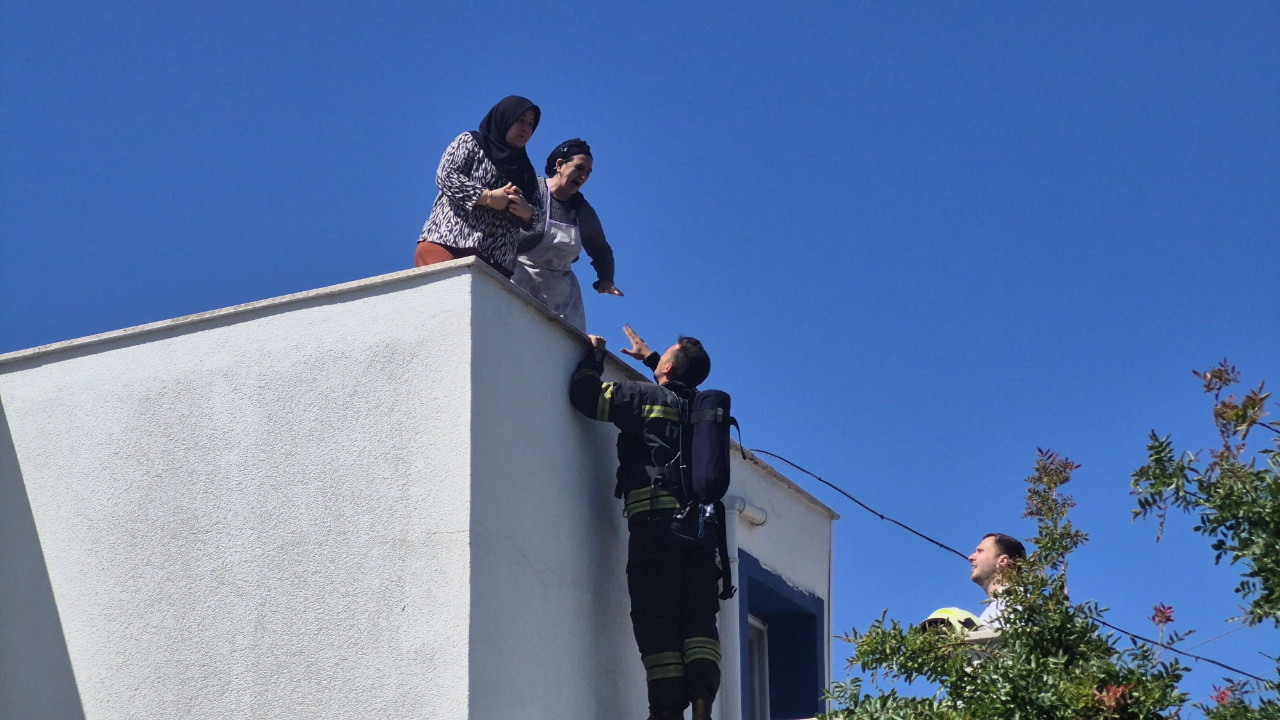 Elektrik hattı patladı: 2 kadın mahsur kaldı