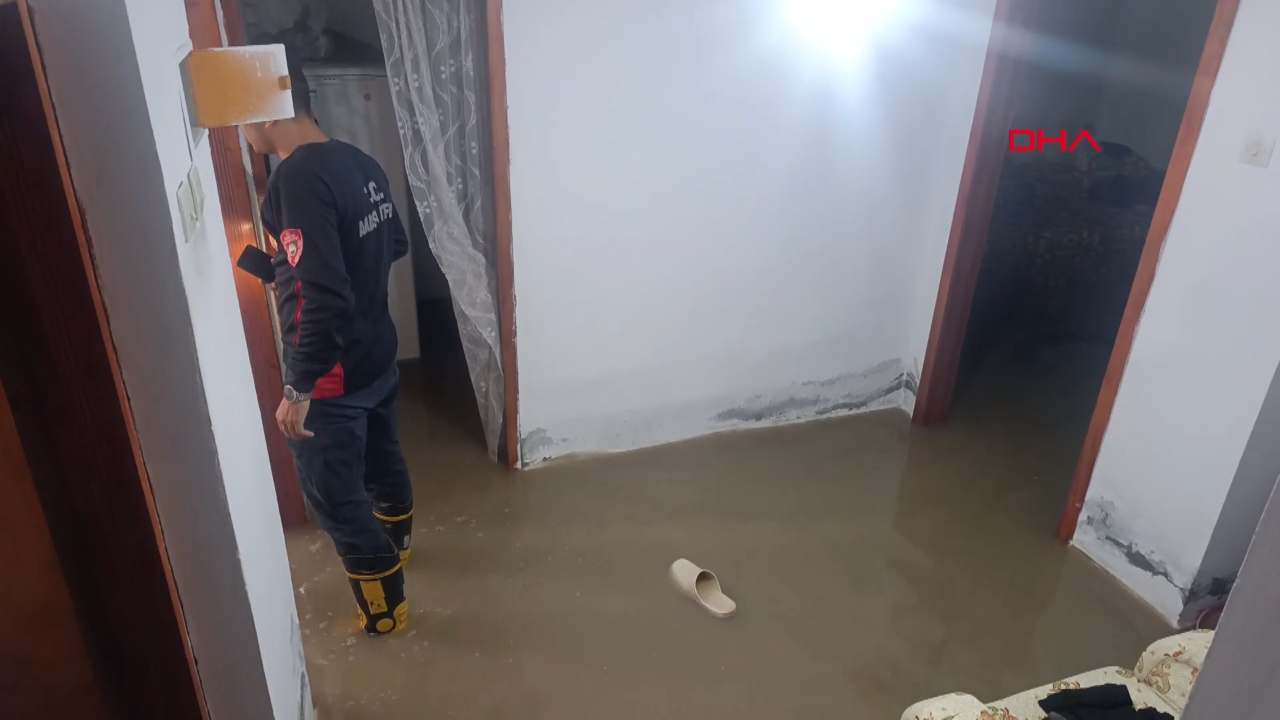 Yeşilırmak taştı, evleri su bastı