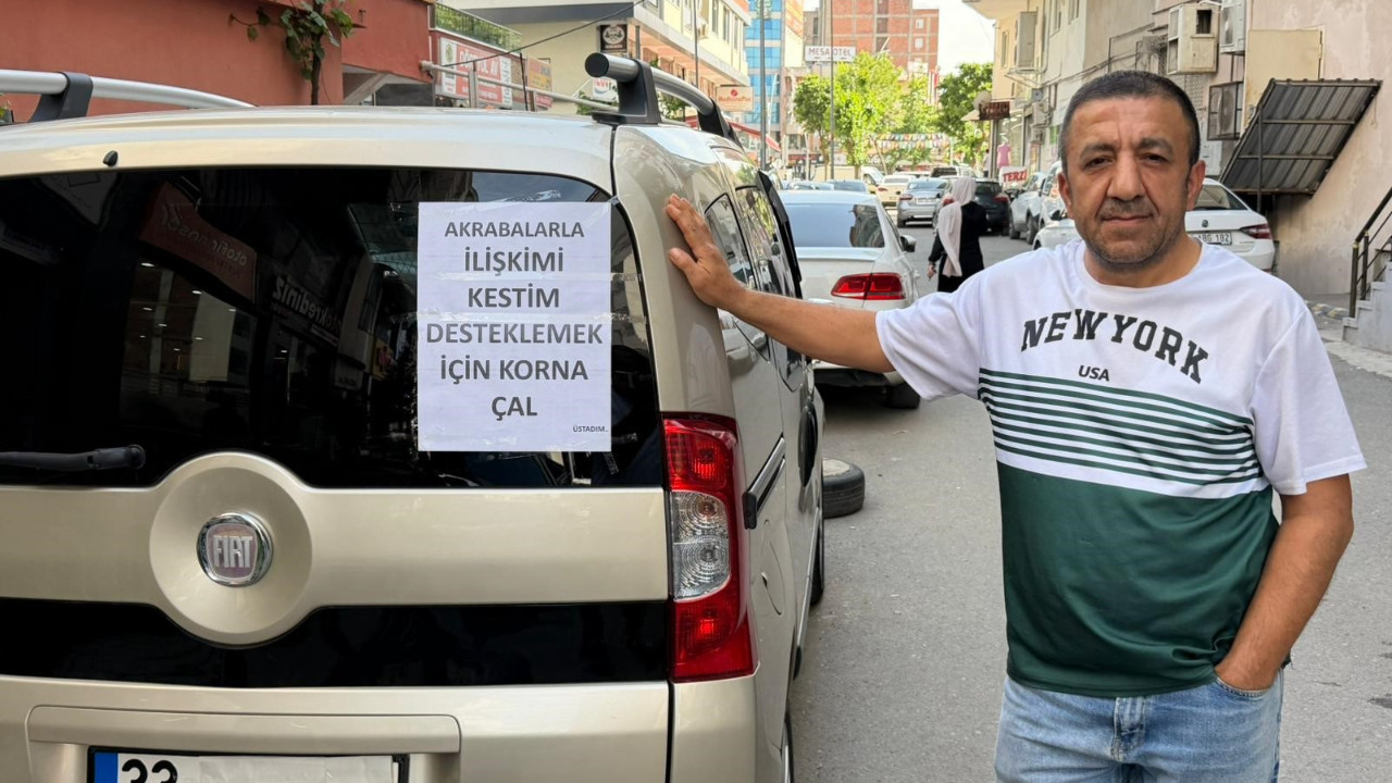 Akrabalarından bıktı, arabasına yazı astı