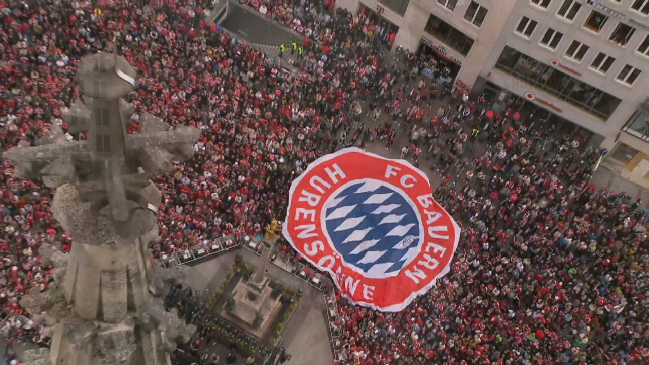 Bayern Münih'in kutlamasında skandal: Logo zannedildi, ezeli rakibin küfürlü şakası çıktı!
