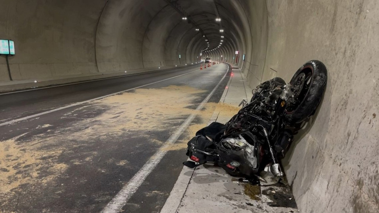 Motosikletle otomobil çarpıştı: 1 ölü