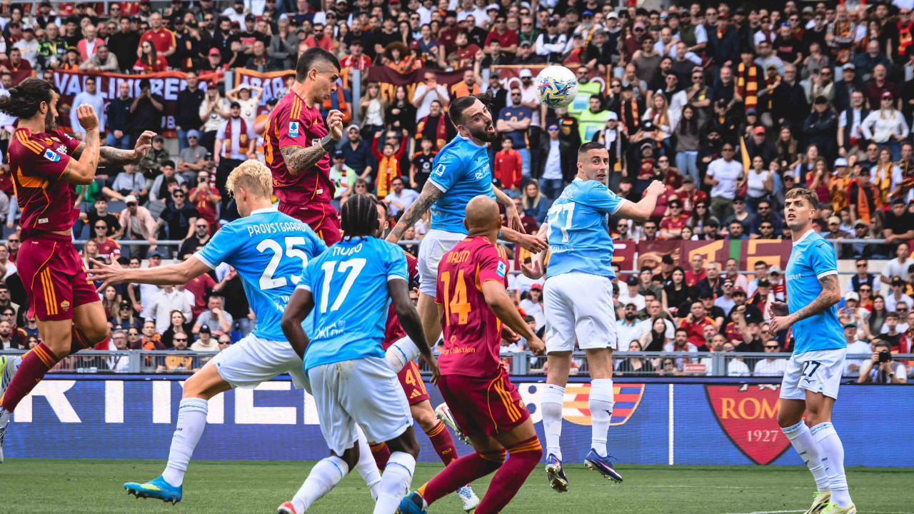 Roma derbisine kavga, kırmızı kart ve protesto damgası: Lazio, 2-0 yenildi