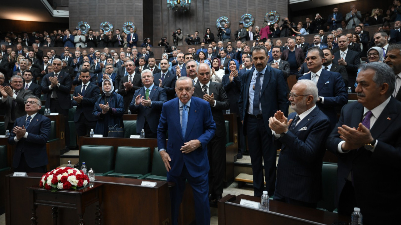 AKP Grubu'nda yeni kararlar: Bakanlar-vekiller konuşmayacak