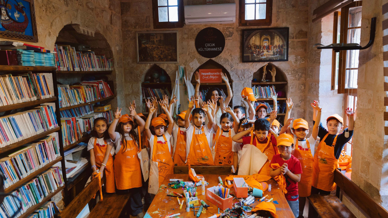 Çocuklar ve gençler bienalde sanatla buluştu