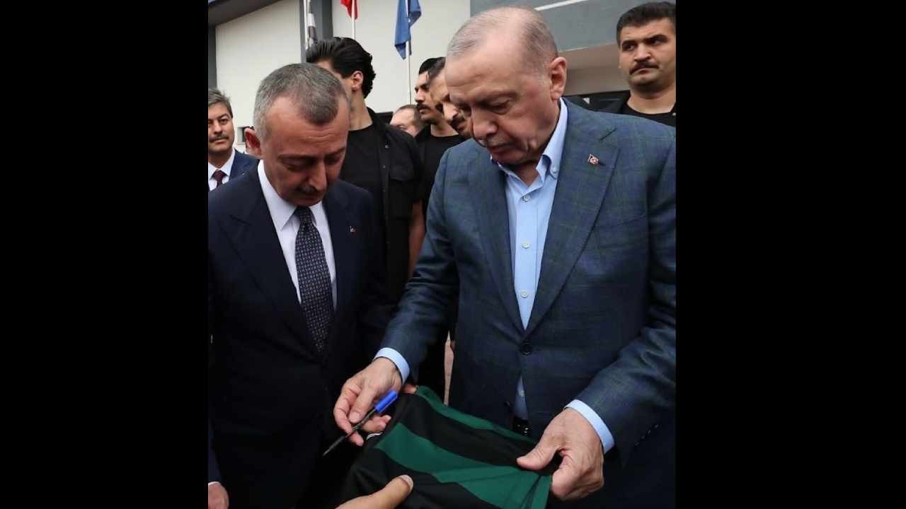 Cumhurbaşkanı Erdoğan'dan Kocaelispor Müzesi'ne imzalı forma