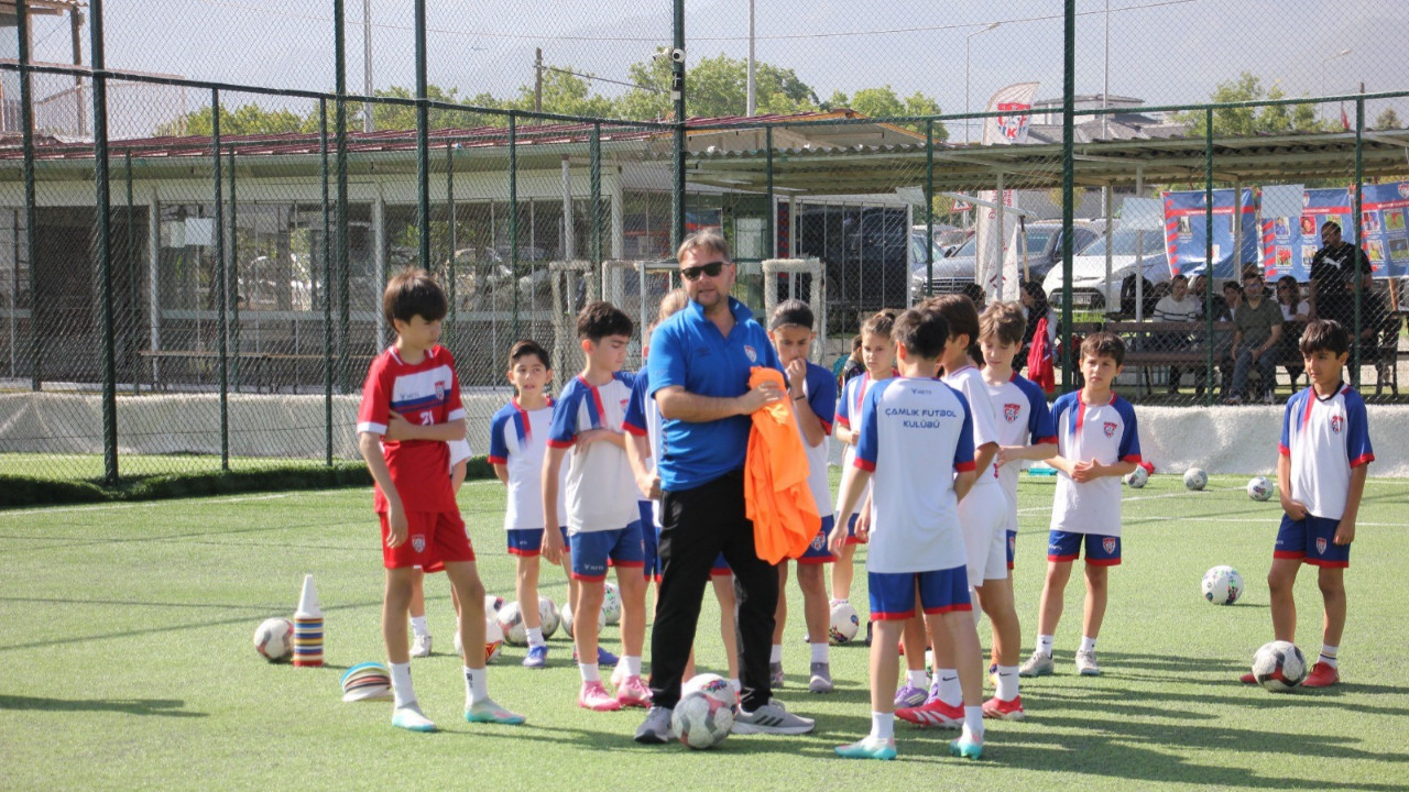 Şenol Ünlü'den çarpıcı uyarı: "Futbol okulları ticarethaneye döndü"