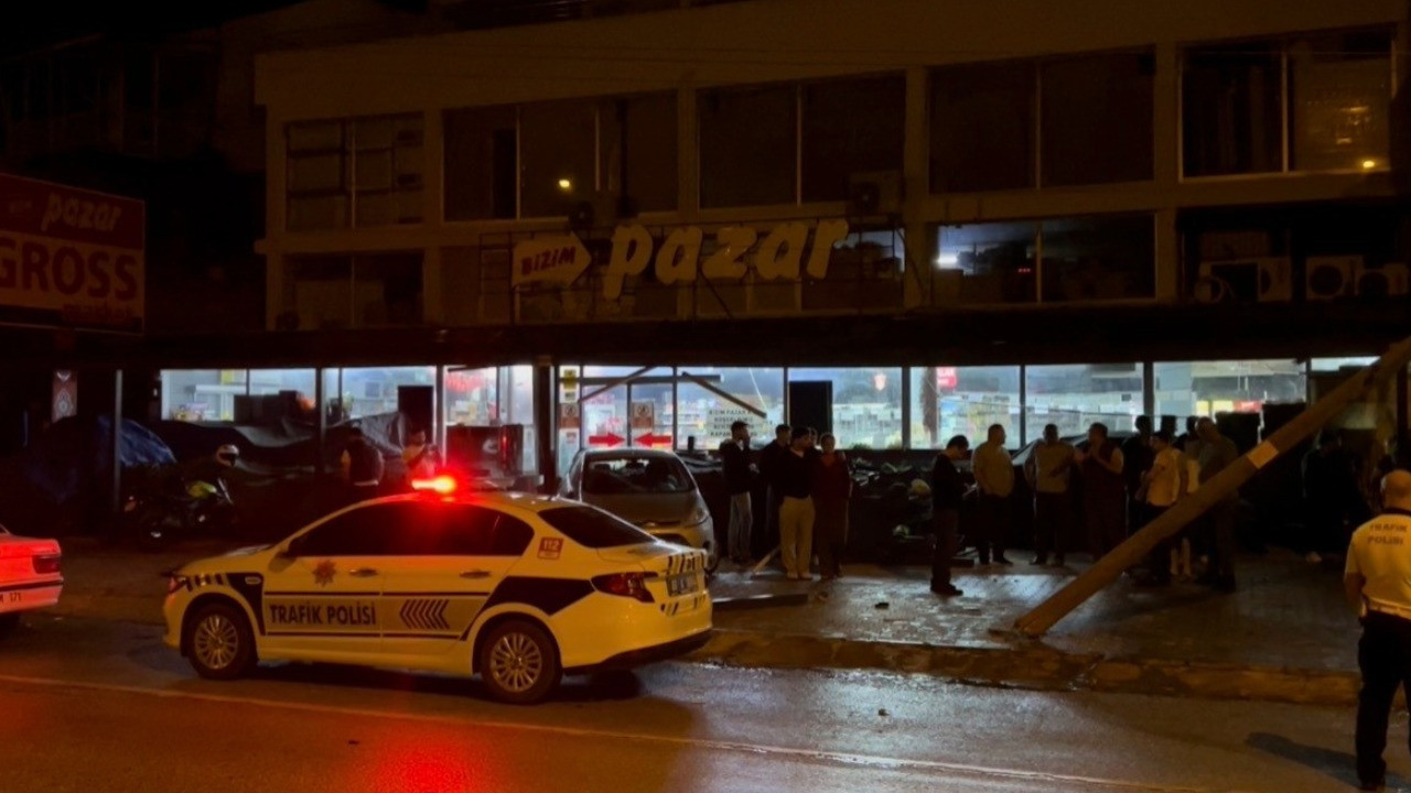 Kontrolden çıkan otomobil manava girdi
