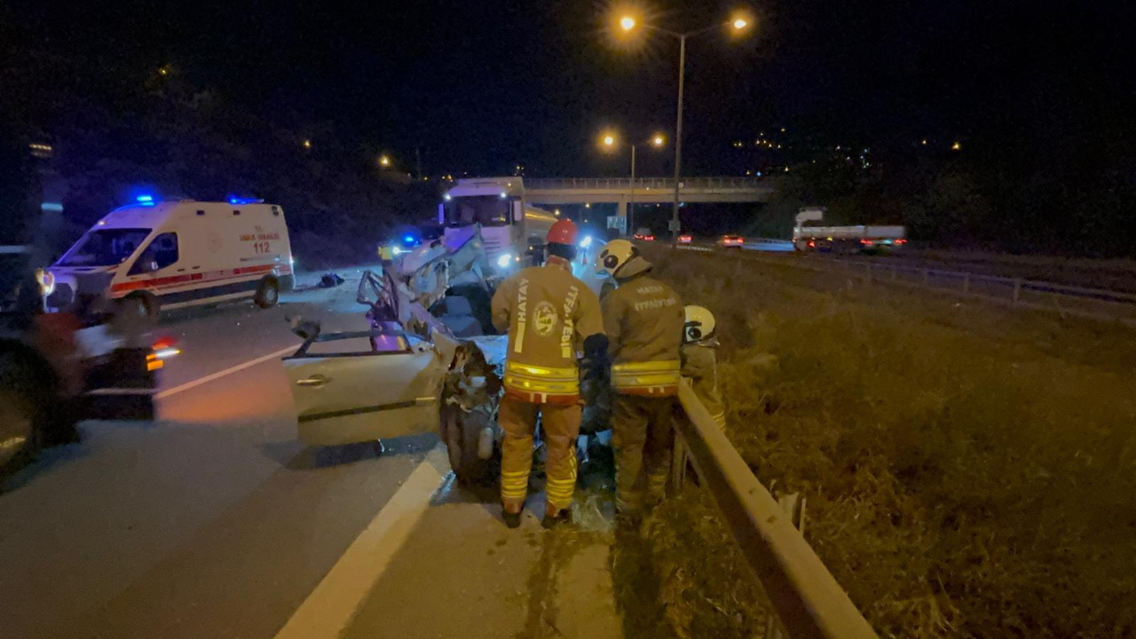 Hatay’da otomobil TIR’a çarptı: 18 yaşındaki Ezgi hayatını kaybetti
