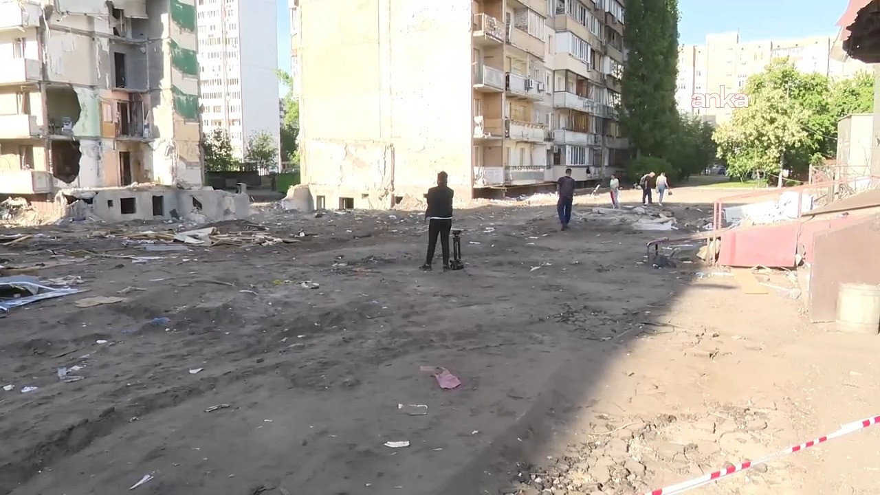 Rusya'nın Kiev'deki saldırısının yıkımı görüntülendi