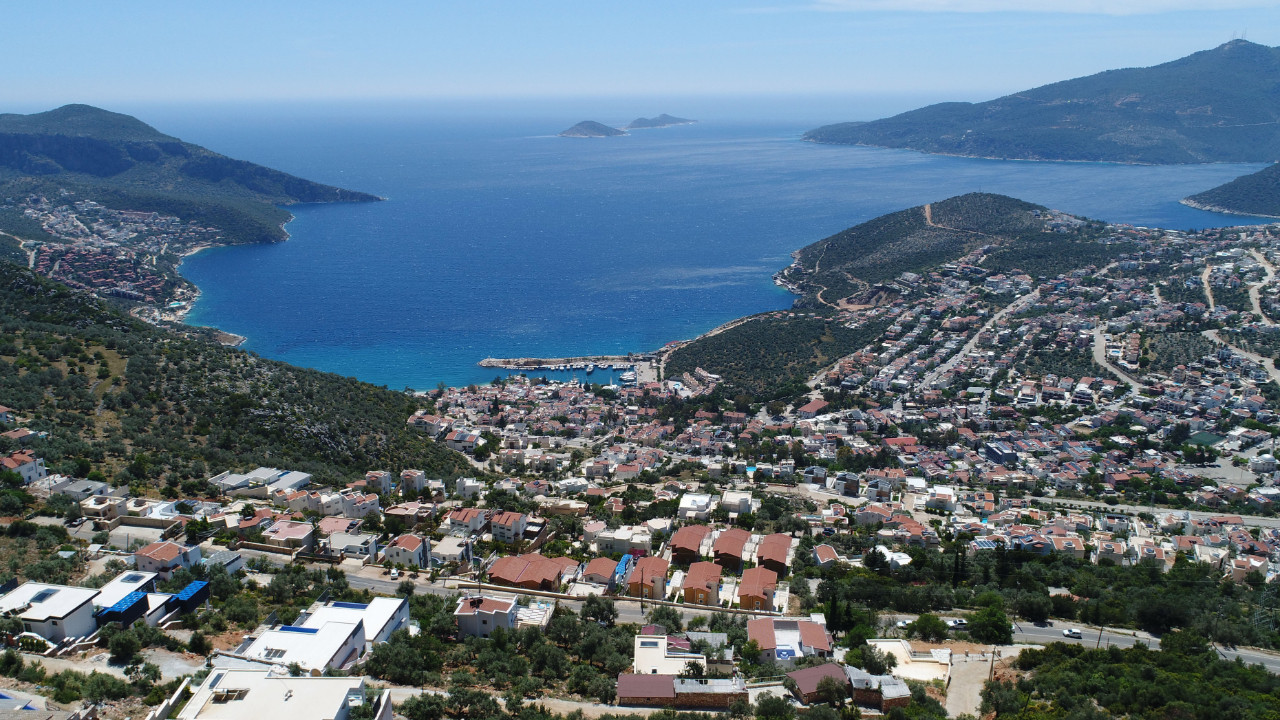 Turizm cennetinde pes dedirten manzara: 5 binden fazla kaçak yapı var...