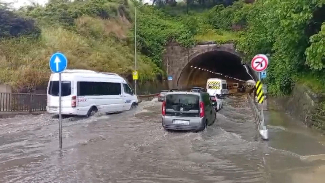 Maltepe’de tüneli su bastı, araçlar ilerleyemedi