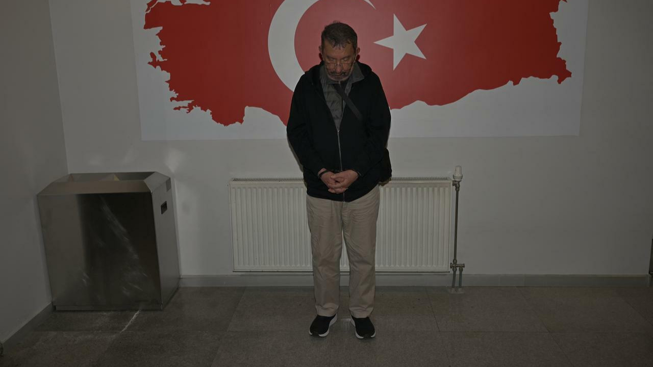 Tayland'a kaçan müteahhit: Yaptığım bina yıkılmadı, ikiye ayrıldı