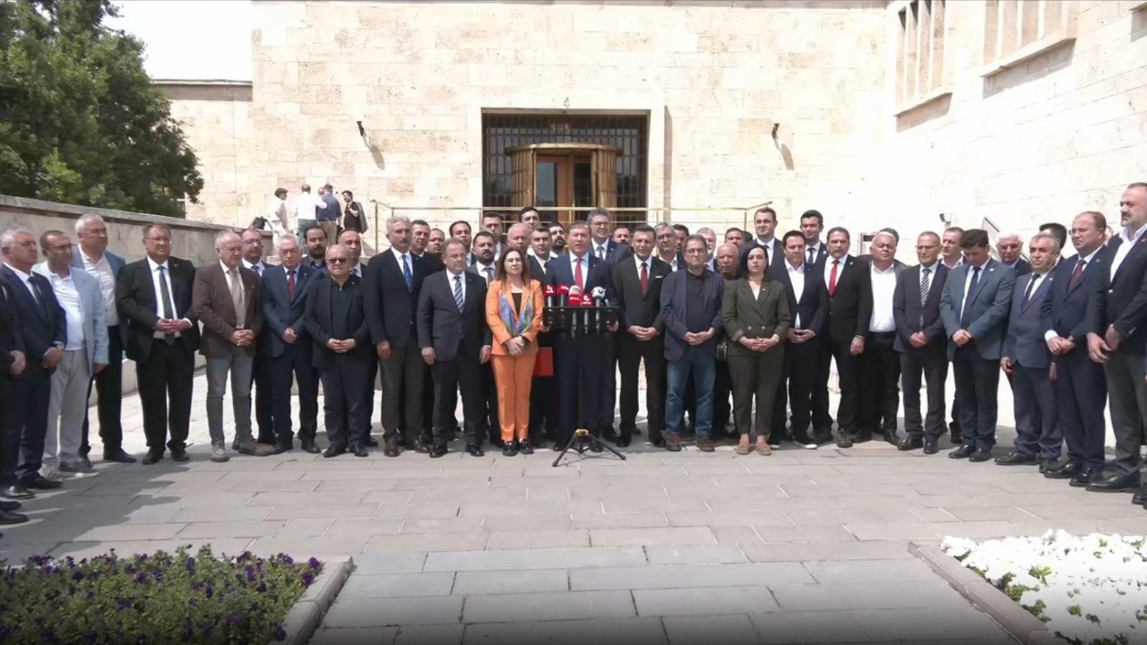 72 il başkanından Özgür Özel'e destek