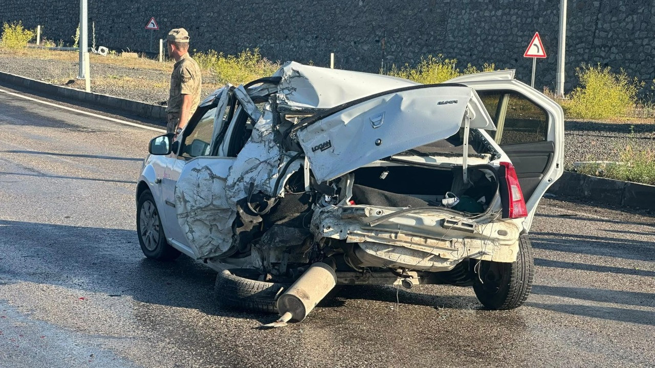 Ağrı'da 2 trafik kazasında 1 kişi öldü, 6 kişi yaralandı