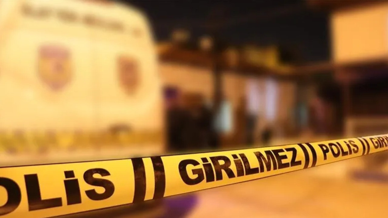 Korkunç! Evinde boğazı kesilmiş halde ölü bulundu