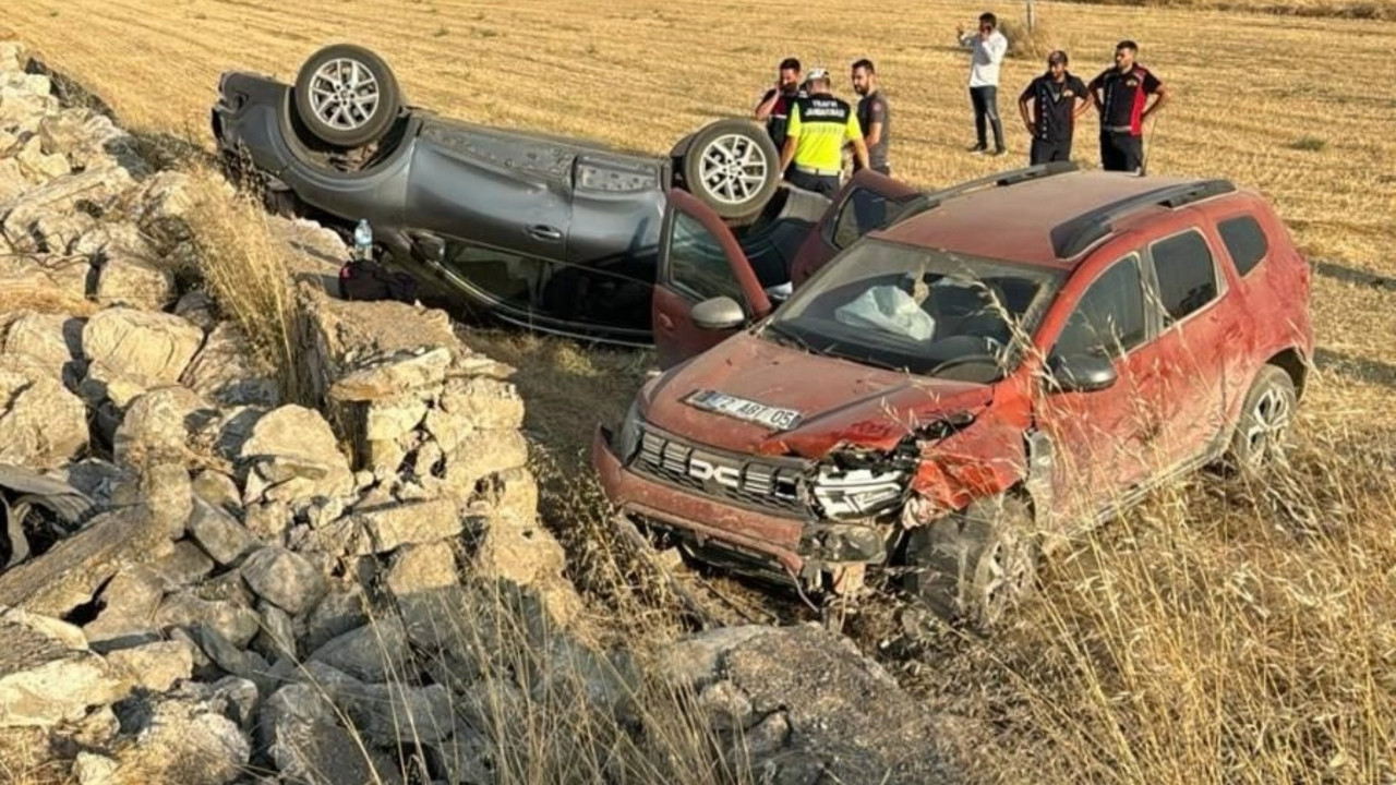 Afyonkarahisar'da iki araç çarpıştı: 1 ölü, 5 yaralı