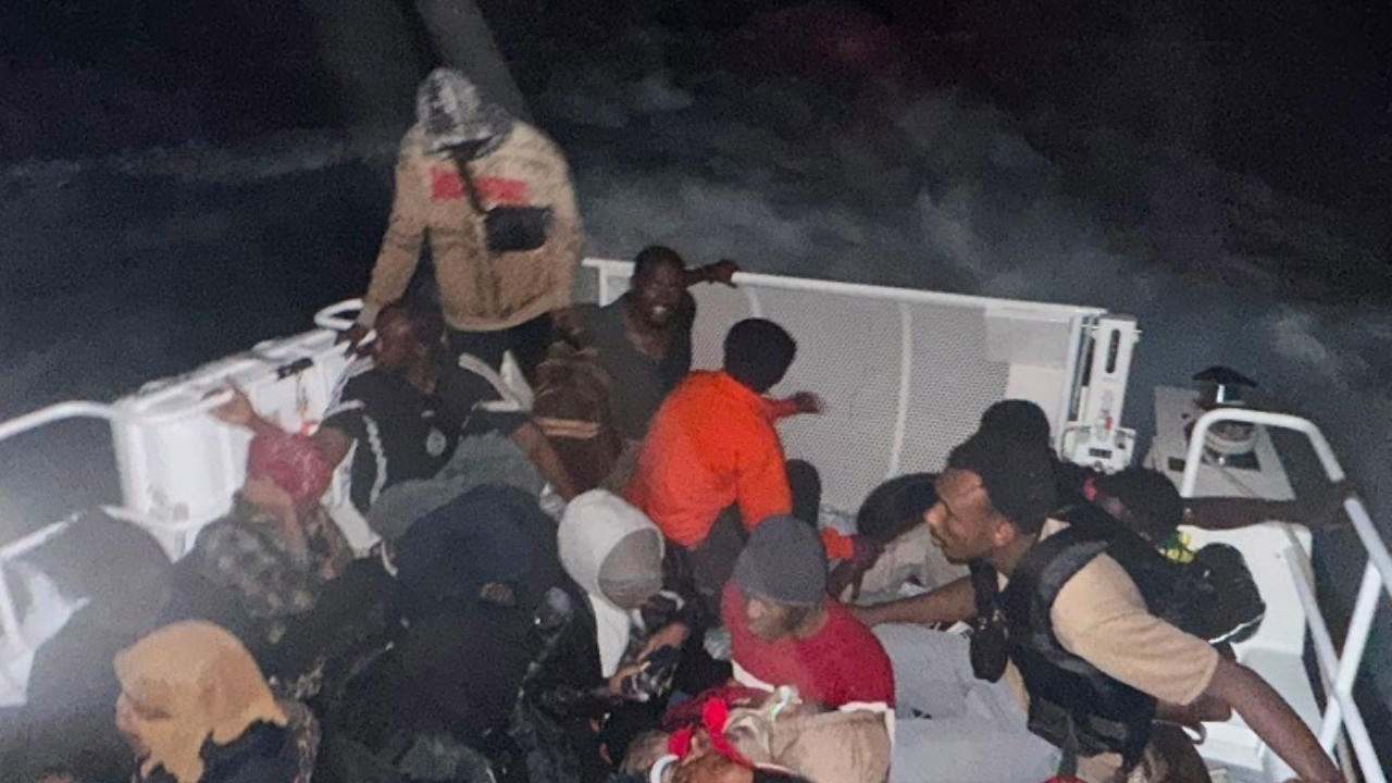 İzmir'de 51 göçmen yakalandı