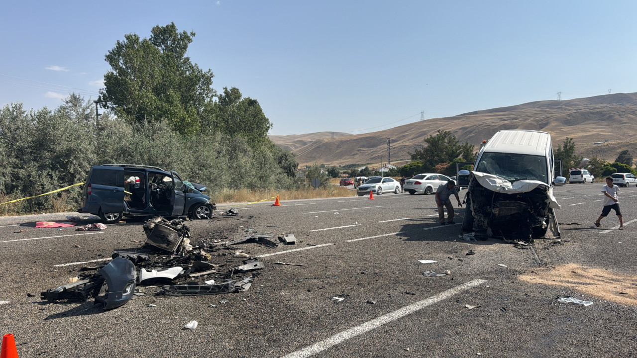 Van’da feci kaza: 2 kişi hayatını kaybetti, 9 kişi yaralandı