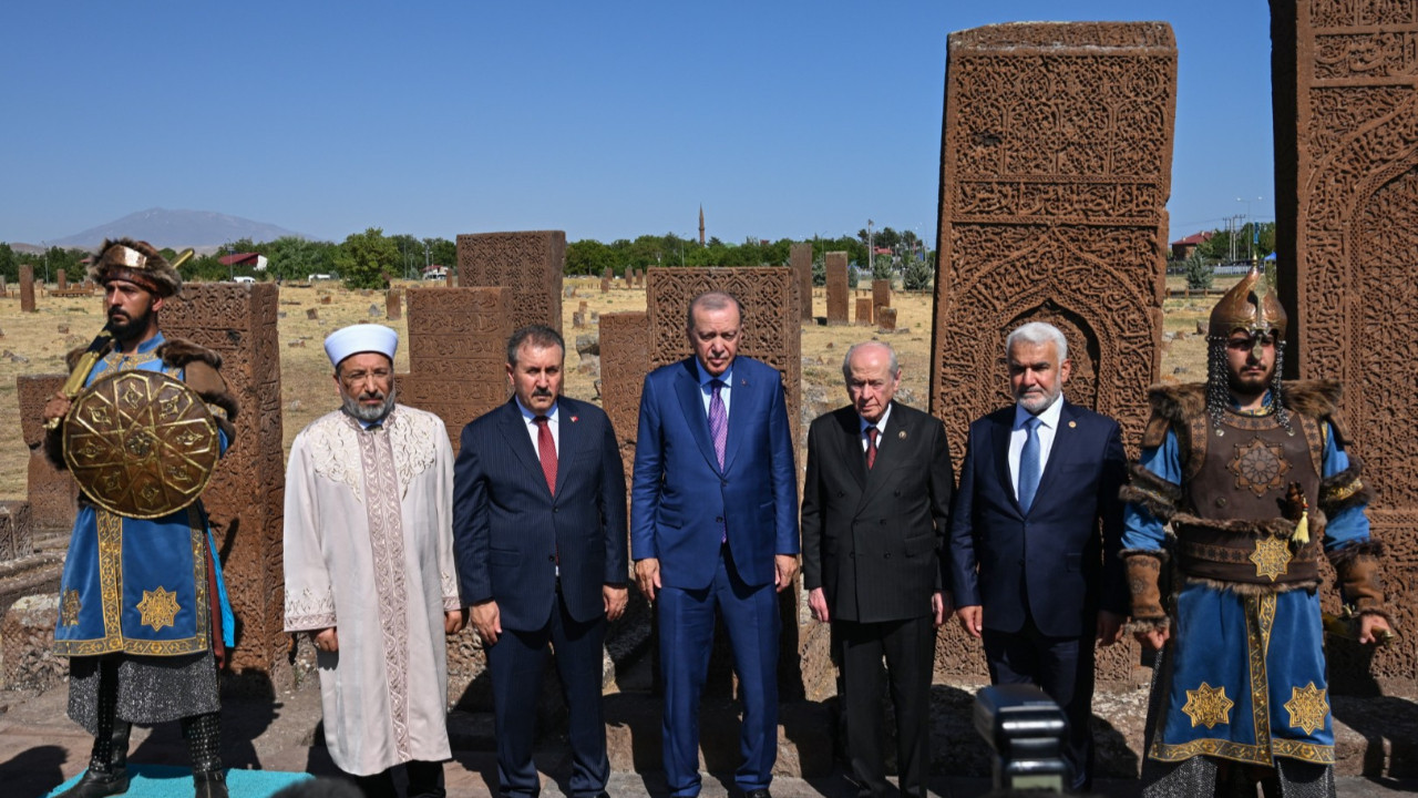 Cumhur İttifakı'ndan Ahlat pozları