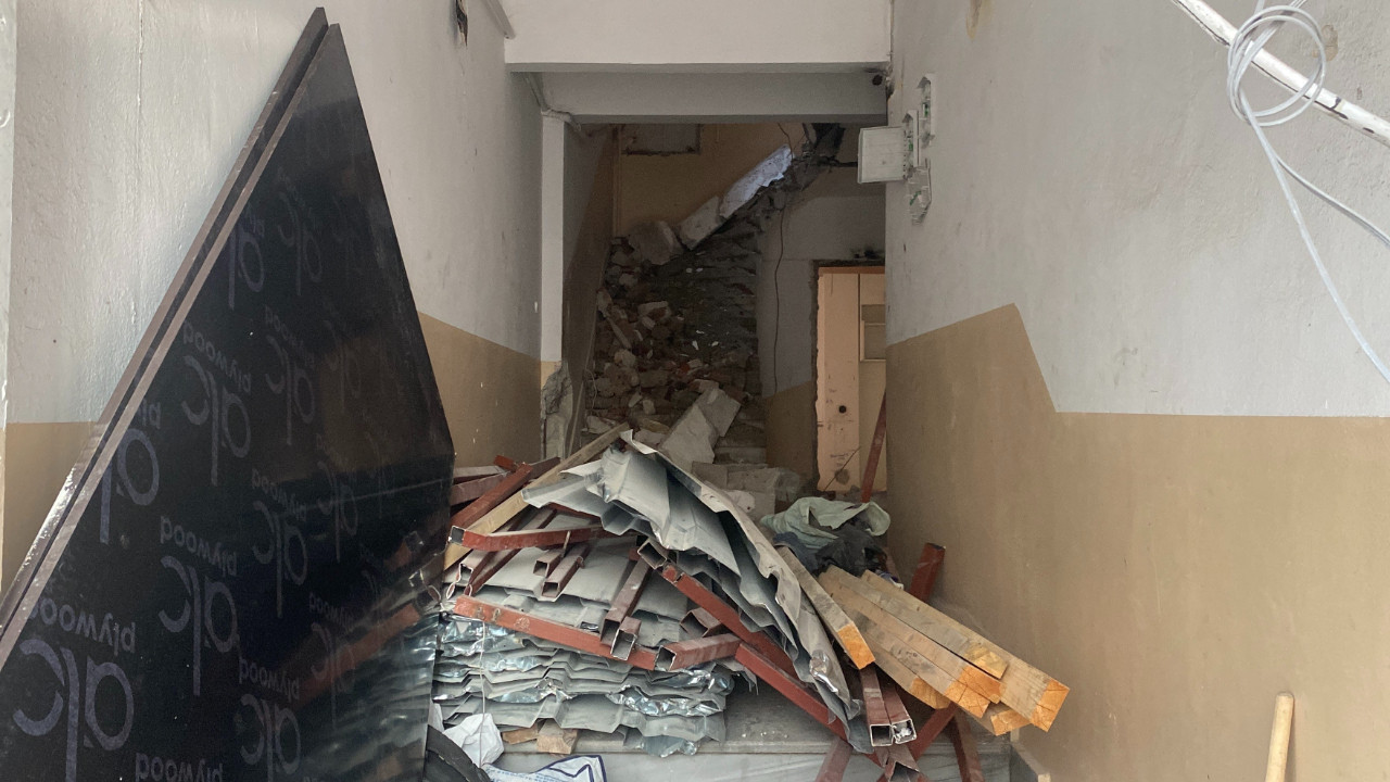 İstanbul'da yıkım sırasında bina çöktü: 2 yaralı